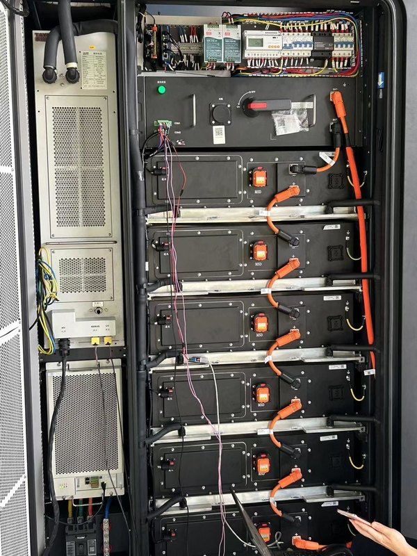Ruído 65 DB 1m do sistema 120kW 258kWh Bateria para armazenamento de energia C&I