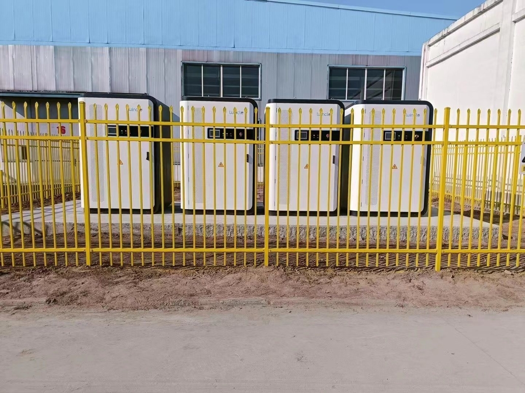 Armário ESS de 125 kW 258KWh com certificação da UE para geradores distribuídos e carregamento de EV
