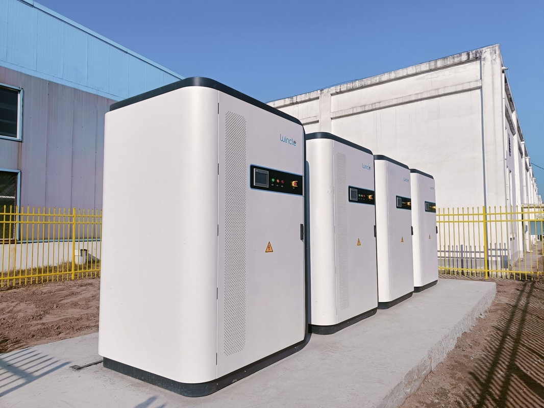 Armário ESS de 125 kW 258KWh com certificação da UE para geradores distribuídos e carregamento de EV