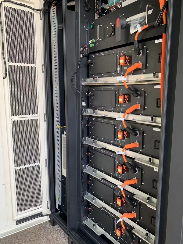 135kw 289kwh LFP Sistema de gabinete de armazenamento de energia ao ar livre para estação de energia e baixo ruído